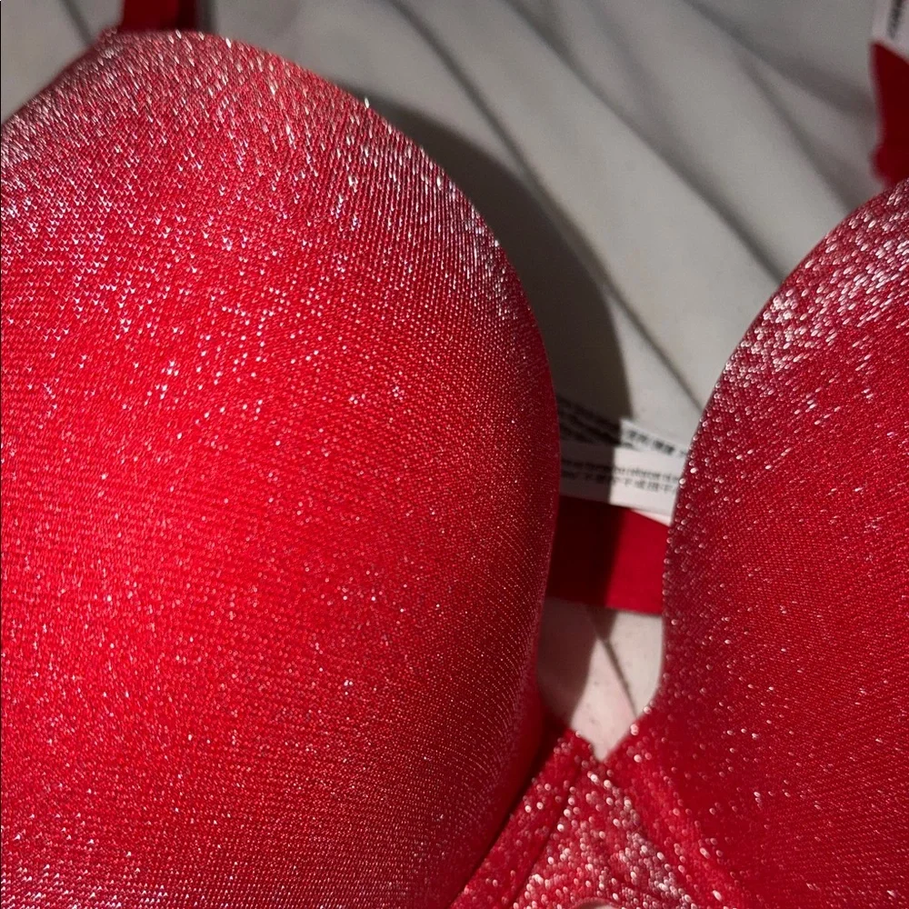 Elegant Red Women's Victoria’s Secret 34DDD Bra - Picture 2 of 3